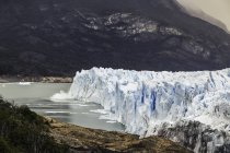 Vista lateral del Glaciar Perito Moreno y lago Argentino, Parque Nacional Los Glaciares, Patagonia, Chile - foto de stock