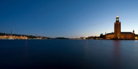Architettura del famoso municipio di Stoccolma al tramonto — Foto stock