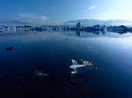 Vue panoramique de la glace sur le lac glaciaire — Photo de stock