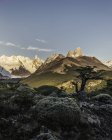 Distant view of Cerro Torre and Fitz Roy mountain ranges, Los Glaciares National Park, Patagonia, Argentina — Stock Photo