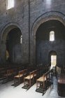 Gellone Abbey interior, Saint-Guilhem-le-D? sert, Occitanie region, Francia - foto de stock