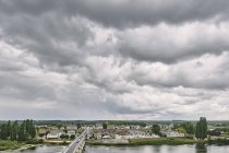 Vista elevada da ponte sobre o rio Loire, Amboise, Loire Valley, França — Fotografia de Stock