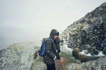 Escursionisti in montagna, Coniston, Cumbria, Regno Unito — Foto stock