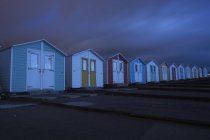 Capanne da spiaggia di notte, Bude, Cornovaglia, Regno Unito, Europa — Foto stock