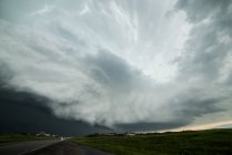 Ciclismo de supercélulas antes de producir otro tornado, Pine Bluffs, Wyoming, EE.UU. - foto de stock