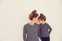 Portrait of mother and daughter, face to face — Stock Photo