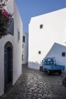 Paved road between houses, Panarea, Messina, Italy — Stock Photo