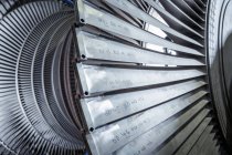 Detalhe da turbina de baixa pressão na fábrica de manutenção de turbinas — Fotografia de Stock