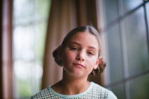 Портрет молодой девушки — стоковое фото