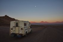 Campervan in Valle de la Luna at sunset, San Pedro, Atacama, Chile — Stock Photo