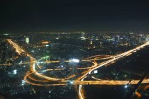 Stadtbild und Autobahn bei Nacht, Bangkok, Thailand — Stockfoto