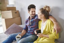Young couple at home drinking coffee — Stock Photo
