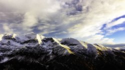 Vista panorámica de las montañas, Fagaras, Brasov, Rumania, Europa - foto de stock
