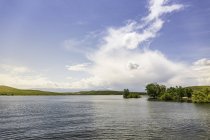 Bellissimo paesaggio naturale al lago, Montana, Stati Uniti — Foto stock