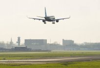 Airplane landing at Hague airport, Rotterdam, South Holland, Netherlands, Europe — Stock Photo