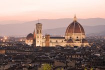 Мальовничим видом на собор Флоренції розташовано на заході сонця, Флоренція, Італія — стокове фото