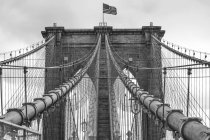 View of American flag on Brooklyn Bridge, B&W, New York, USA — Stock Photo