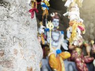 Стрічки прив'язані до філій, Koneswaram Kovil храму, Трінкомалі, Шрі-Ланка — стокове фото