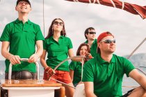 Clube de vela tripulantes veleiro — Fotografia de Stock