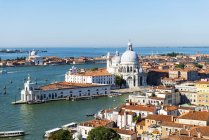 Vista aérea del paisaje urbano de Venecia, Véneto, Italia, Europa - foto de stock
