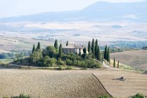 Scenic view of farmhouse, Tuscany, Italy, Europe — Stock Photo