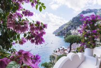 Hotel rooftop terrace view of coast and waterfront, Positano, Campania, Italy — Stock Photo