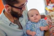 Man with baby boy in arms — Stock Photo