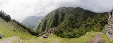 Ruinenpanorama auf dem Inka-Pfad, Machu Picchu, Cusco, Peru, Südamerika — Stockfoto