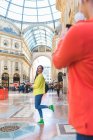 Women taking photo in Galleria Vittorio Emanuele II, Milan, Italy — Stock Photo