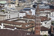Erhöhtes Stadtbild mit Dächern, Mailand, Italien — Stockfoto