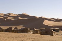Палаточный лагерь, Эрг Авбари, пустыня Сахара, Феццан, Ливия — стоковое фото