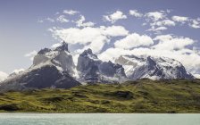 Paesaggio sul Lago Grigio e Cuernos del Paine, Parco nazionale di Torres del Paine, Cile — Foto stock