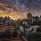 Paisagem urbana no último piso e dramática céu do sol, San Telmo, Buenos Aires, Argentina — Fotografia de Stock