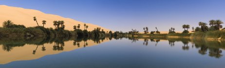Umm El Ma lake, Erg Awbari, Sahara desert, Fezzan, Libya — Stock Photo
