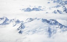 Вид с воздуха на швейцарские Альпы, Интерлакен, Берн, Швейцария, Европа — стоковое фото