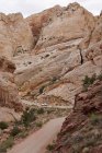 Burr Trail Road através de formações rochosas no Monumento Nacional Grand-Escalante, Utah, EUA — Fotografia de Stock