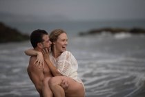 Romantic couple on beach, Malibu, California, US — Stock Photo