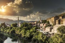 Vista panorámica de Mostar, Federación de Bosnia y Herzegovina, Bosnia y Herzegovina, Europa - foto de stock