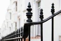 Railings outside terraced houses in city, United Kingdom — Stock Photo