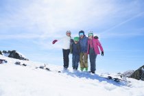 Famiglia in vacanza sugli sci, Hintertux, Tirolo, Austria — Foto stock