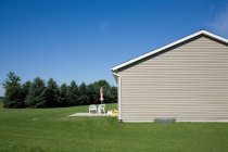 Vue latérale de la maison de banlieue, Indiana, États-Unis d'Amérique — Photo de stock