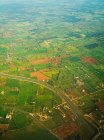 Vista aérea de campos, estradas e edifícios em Maiorca, Espanha — Fotografia de Stock