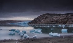 Vista panorámica, Narsaq, Kitaa, Groenlandia - foto de stock