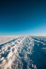 Snowy hill and clear blue sky, Warrington, UK — Stock Photo