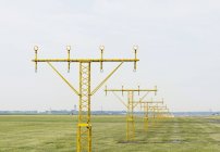 Feux d'atterrissage sur piste, Schiphol, Hollande-Septentrionale, Pays-Bas, Europe — Photo de stock