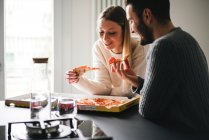 Couple eating take away pizza — Stock Photo