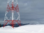 Strommast auf Berg, Massiv, Französische Alpen — Stockfoto