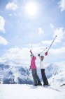Mother and daughter on skiing holiday, Hintertux, Tirol, Austria — Stock Photo