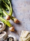 Mushrooms with halloumi and golden beets on wooden background — Stock Photo