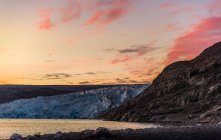 Coucher de soleil sur un glacier dans le sud du Groenland — Photo de stock